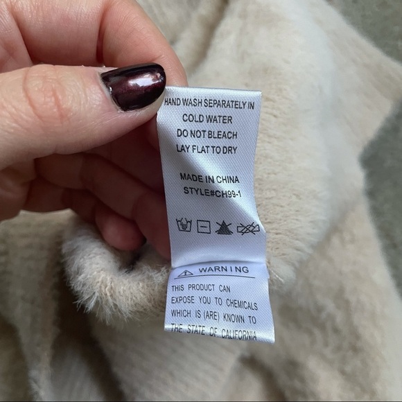 Fate Fuzzy Knit V-Neck Long Sleeve Pullover Beige Sweater Size S/M EUC - Picture 8 of 11